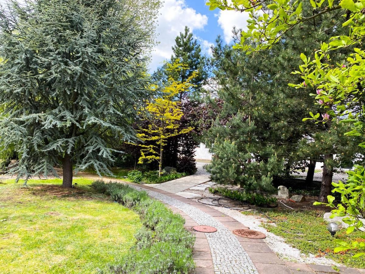 Hotel Garden Olesnica  Exterior photo