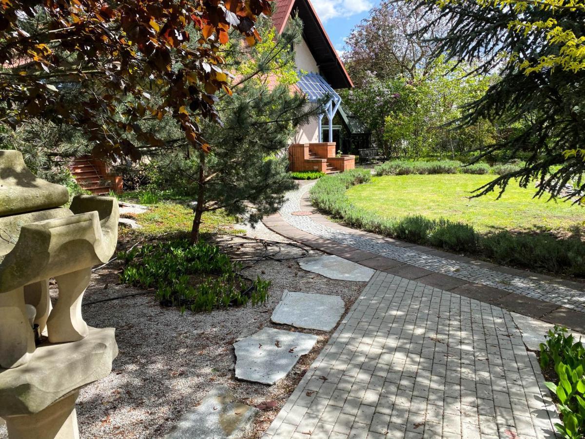 Hotel Garden Olesnica  Exterior photo